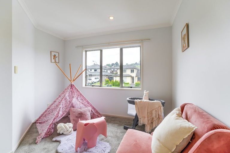 Photo of property in 12 Kouras Place, Flat Bush, Auckland, 2016