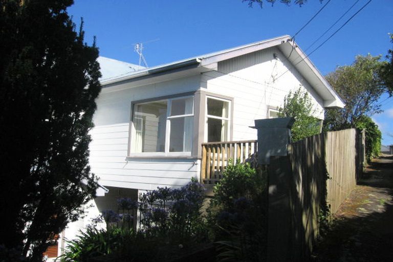 Photo of property in 23 Mitchell Street, Brooklyn, Wellington, 6021