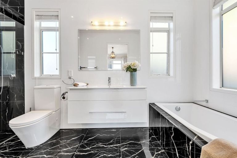 Photo of property in 24 The Mews, Shamrock Park, Auckland, 2016