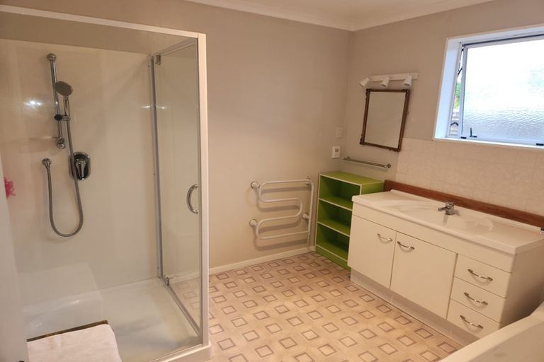 Photo of property in 1 Matai Street, Waikanae, 5036