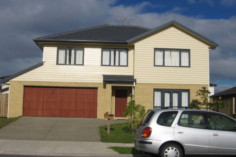 Photo of property in 11 Bridgefield Crescent, Flat Bush, Auckland, 2016