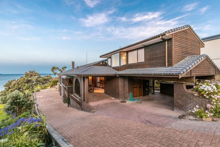 Photo of property in 27 Chelverton Terrace, Red Beach, 0932