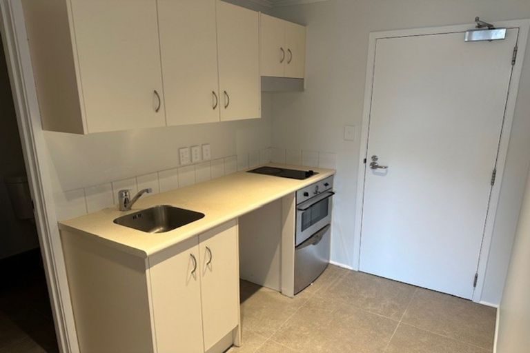 Photo of property in 17e/30 Westward Ho, Glen Eden, Auckland, 0602