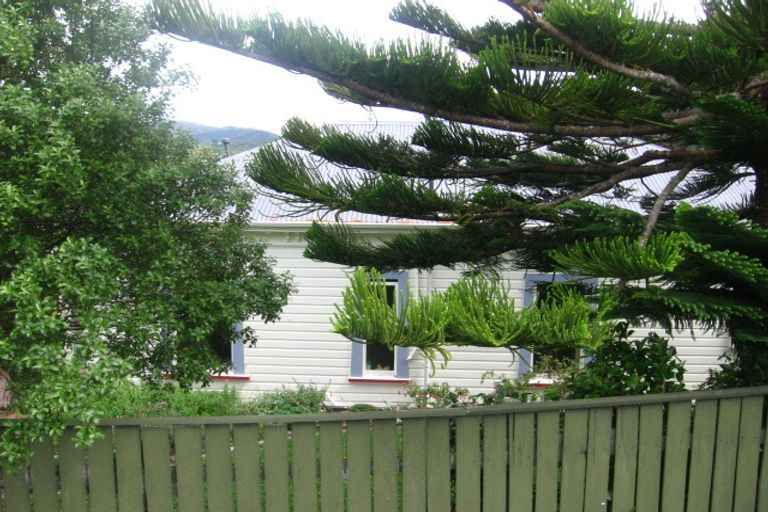 Photo of property in 119 Northland Road, Northland, Wellington, 6012