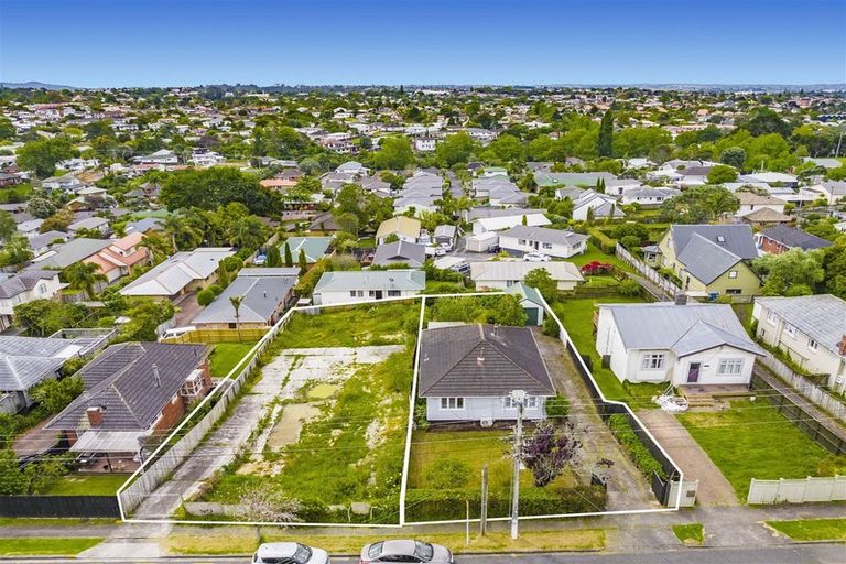 Photo of property in 93 Hutchinson Avenue, New Lynn, Auckland, 0600