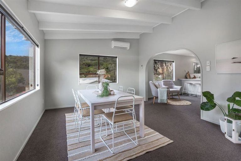 Photo of property in 16 Kinloch Place, Papakowhai, Porirua, 5024