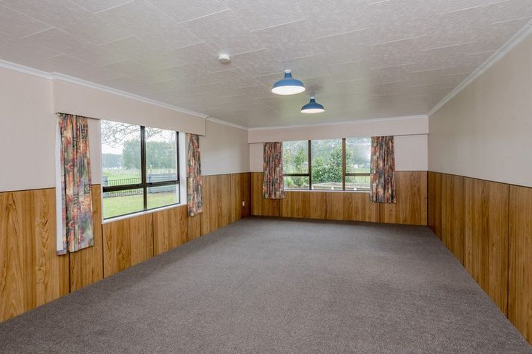 Photo of property in 292 Heatherlea Road East, Levin, 5571