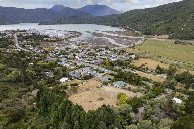 Photo of property in 9 Main Road, Havelock, 7100