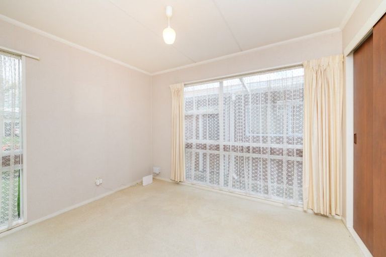 Photo of property in 1 Wharite Place, Awapuni, Palmerston North, 4412