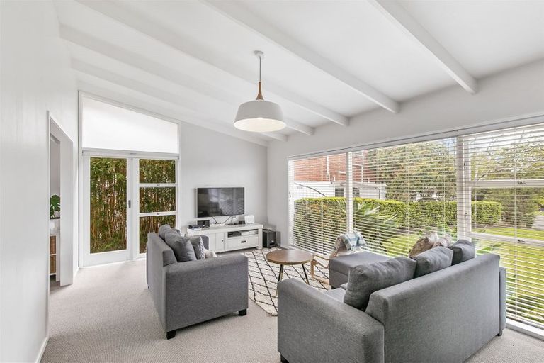 Photo of property in 46 Woodstock Road, Forrest Hill, Auckland, 0620