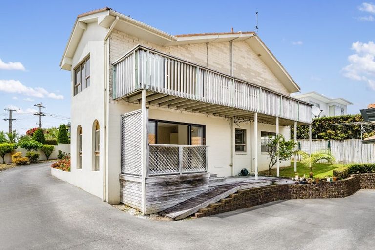 Photo of property in 18 Folkestone Street, Murrays Bay, Auckland, 0630