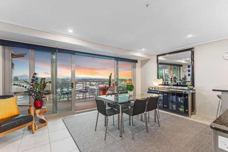 Photo of property in 15/72a Devonport Road, Tauranga, 3110