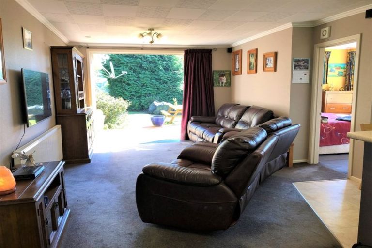 Photo of property in 30 Main Road, Clinton, 9534