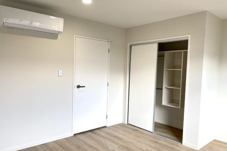 Photo of property in 2/38 Santiago Crescent, Unsworth Heights, Auckland, 0632