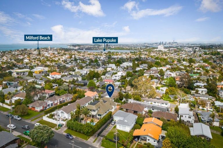 Photo of property in 2/12 Richards Avenue, Forrest Hill, Auckland, 0620