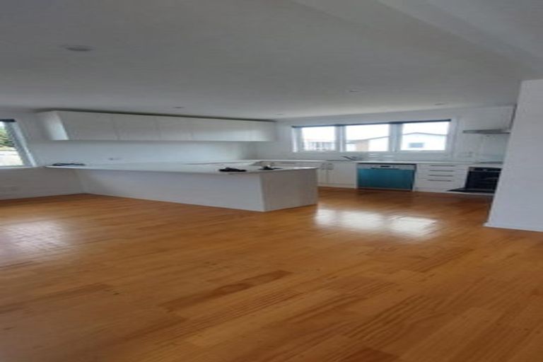 Photo of property in 9 Maybelle Place, Kelston, Auckland, 0602