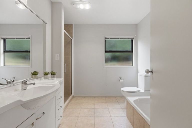 Photo of property in 250 Castlewold Drive, Bethlehem, Tauranga, 3110