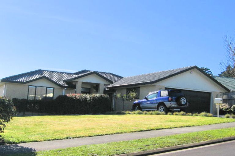Photo of property in 4 Conacher Close, East Tamaki Heights, Auckland, 2016