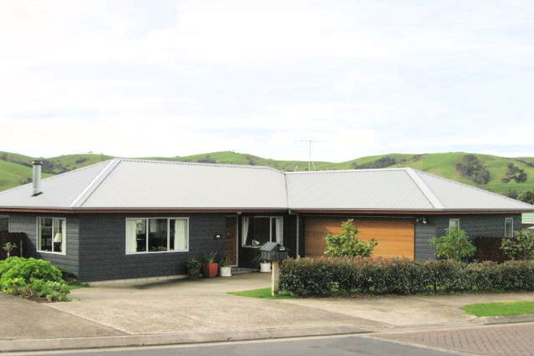 Photo of property in 19 Cabeleigh Drive, Helensville, 0800