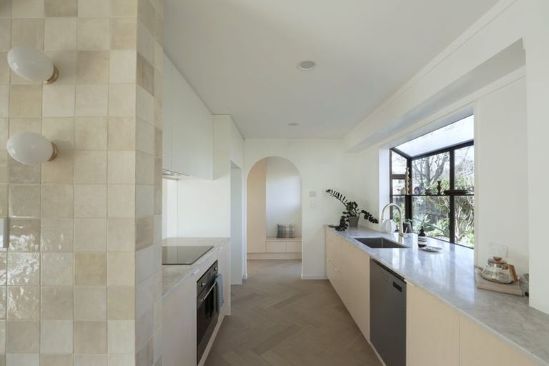 Photo of property in 2 Glendawn Place, Bayview, Auckland, 0629