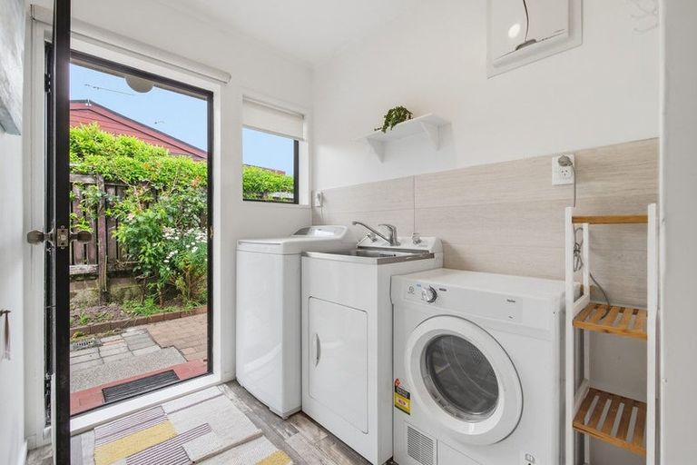 Photo of property in 38 Ngatai Road, Otumoetai, Tauranga, 3110