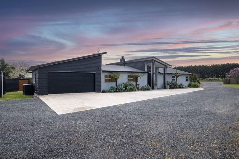 Photo of property in 51 Waikawa Beach Road, Manakau, Levin, 5573