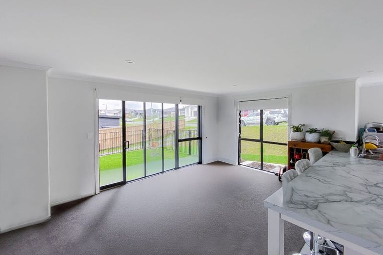 Photo of property in 11 Stingray Drive, Omokoroa, 3114