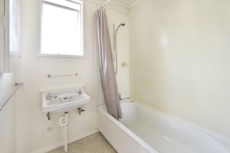 Photo of property in 2 Hunter Crescent, Twizel, 7901