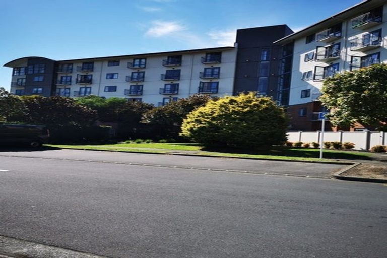 Photo of property in 3n/10 Crown Lynn Place, New Lynn, Auckland, 0600