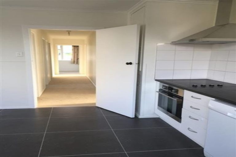 Photo of property in 1/8 Valdale Road, Henderson, Auckland, 0610