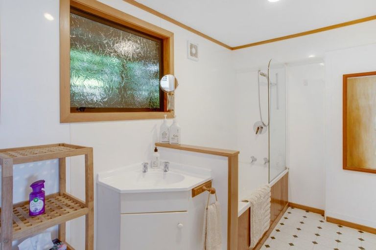 Photo of property in 15 Major Bridge Drive, Russell, 0272