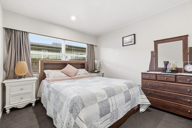 Photo of property in 12 Knox Road, Swanson, Auckland, 0612