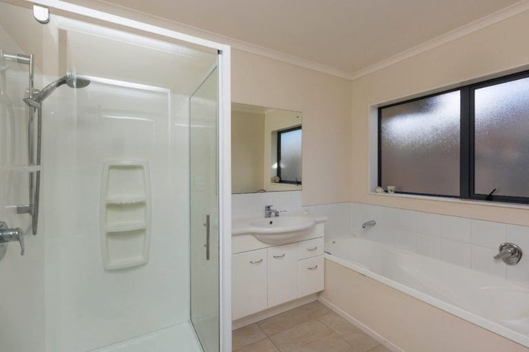 Photo of property in 14 Percy Kinsman Crescent, Riverstone Terraces, Upper Hutt, 5018