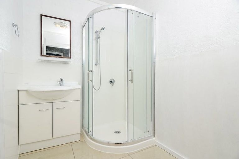 Photo of property in 1/3177 Great North Road, New Lynn, Auckland, 0600