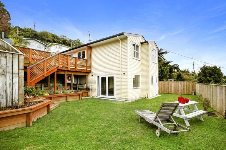 Photo of property in 9 Innes Way, Newlands, Wellington, 6037