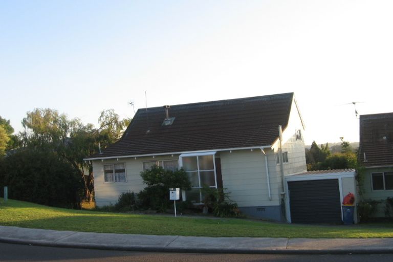 Photo of property in 2/90 Chivalry Road, Glenfield, Auckland, 0629