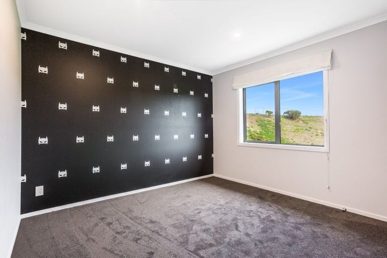 Photo of property in 17 Kepler Way, Aotea, Porirua, 5024