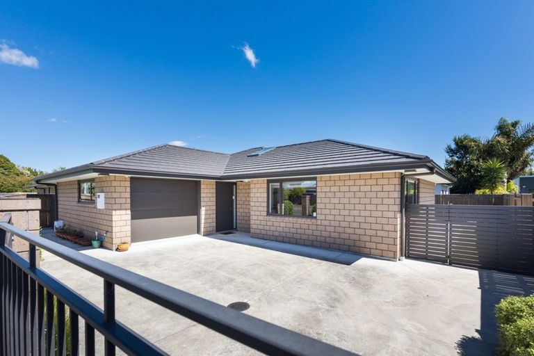Photo of property in 18 Thomson Street, West End, Palmerston North, 4412