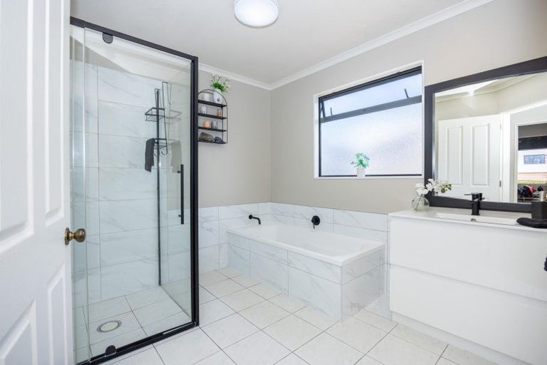 Photo of property in 66 Ayrshire Drive, Grandview Heights, Hamilton, 3200