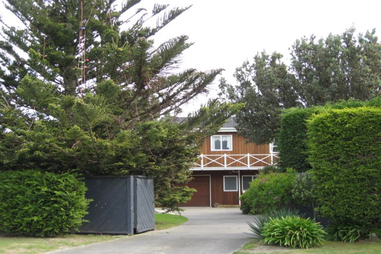 Photo of property in 55-57 Manga-pirau Street, Waikawa Beach, Manakau, 5573