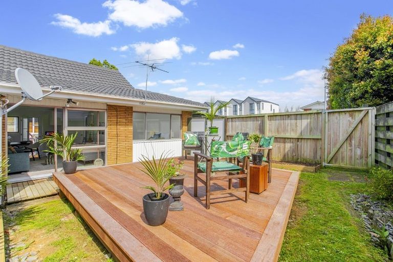 Photo of property in 1/21 Wanaka Place, Pakuranga Heights, Auckland, 2010