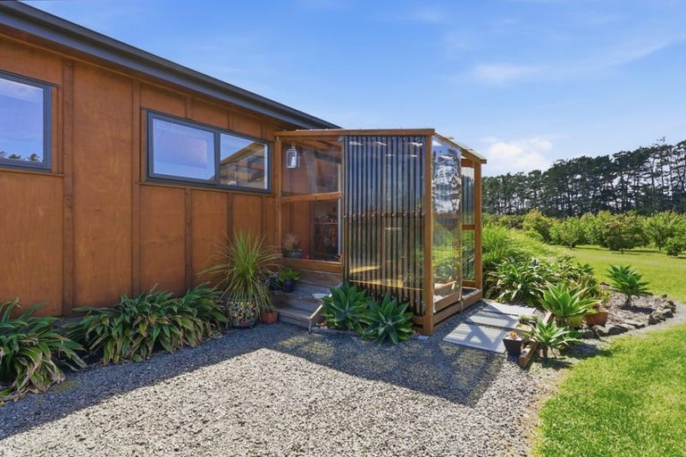 Photo of property in 4037b Far Road North, Pukenui, 0484