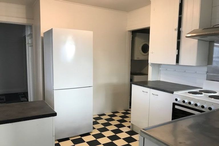 Photo of property in 7a Hawker Street, Mount Victoria, Wellington, 6011