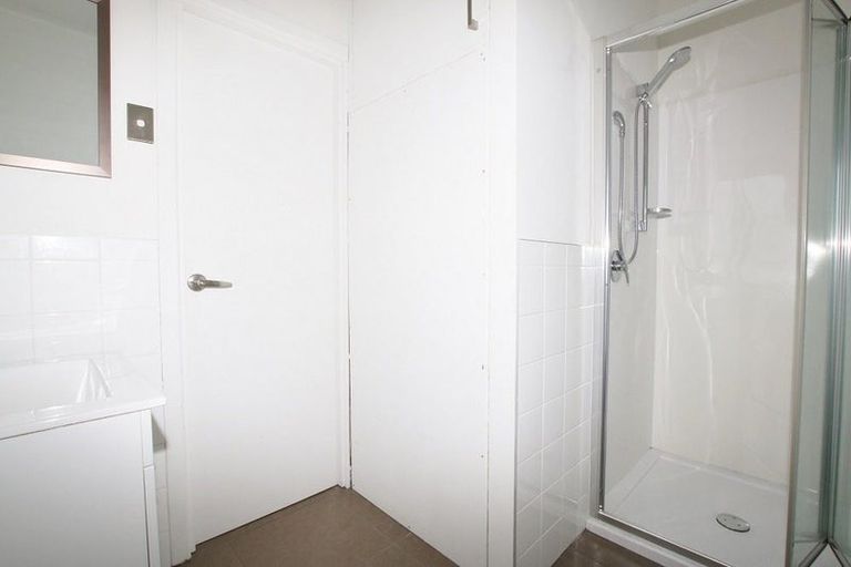 Photo of property in 77 West Harbour Drive, West Harbour, Auckland, 0618