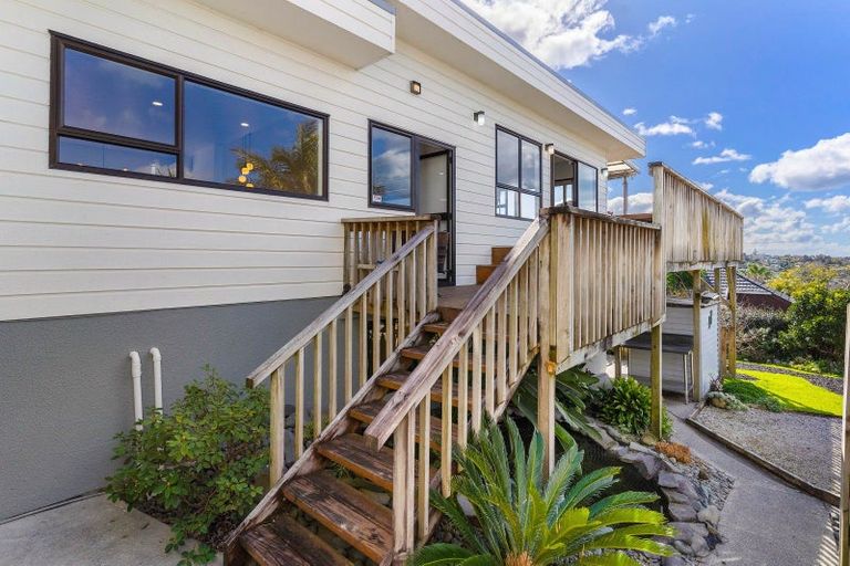 Photo of property in 123 Carlisle Road, Northcross, Auckland, 0632