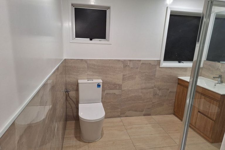 Photo of property in 2/56 Lavery Place, Sunnynook, Auckland, 0632