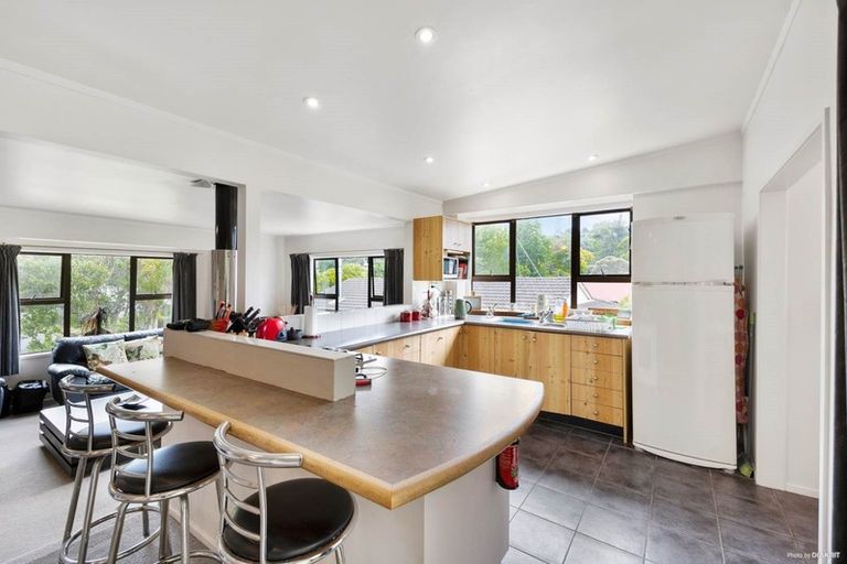 Photo of property in 6 Eagleson Street, Northcross, Auckland, 0632