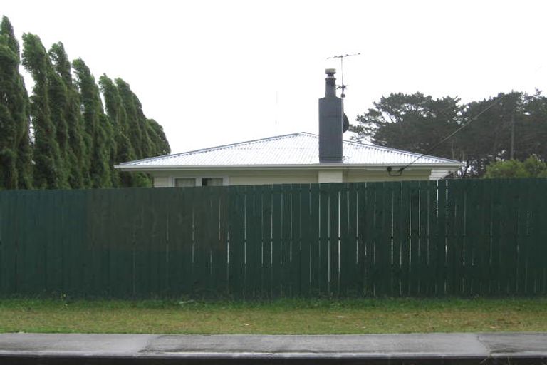 Photo of property in 73 Farquhar Road, Glendene, Auckland, 0602