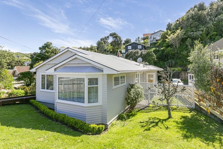 Photo of property in 1 Melrose Road, Island Bay, Wellington, 6023