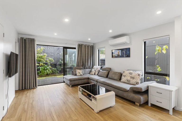 Photo of property in 12e Kelwyn Road, Kelston, Auckland, 0602